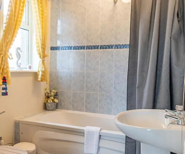 The Hawthorns, By Wild Atlantic Wanderer Apartment *